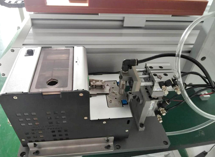 自動螺絲機，吹氣式與吸附式的區別